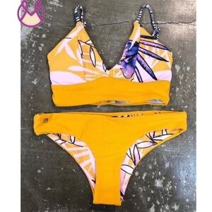 (SET) Maaji Sun Bass Samba/Farrah’s Reversible Bikini.